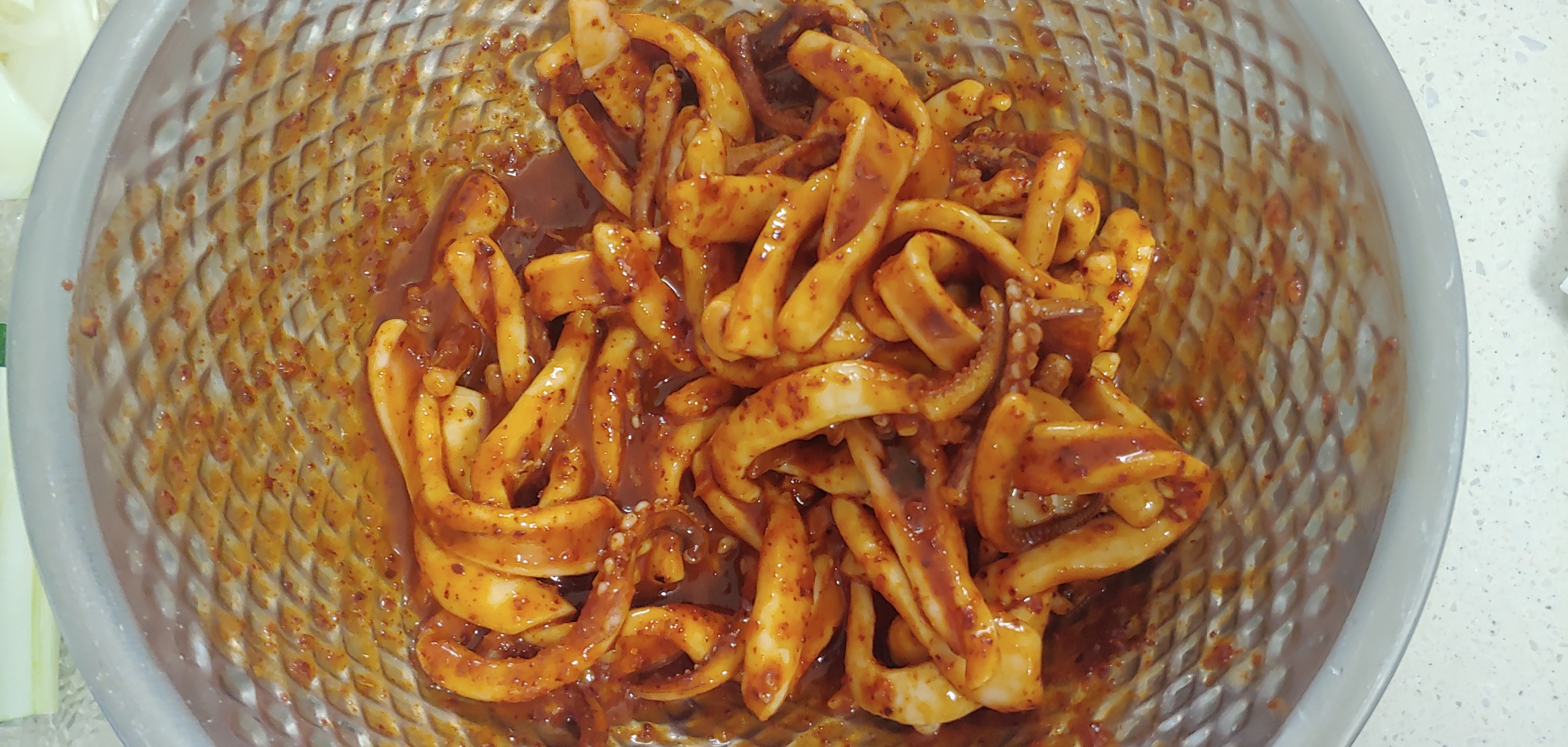 양념을 미리 비벼놓습니다.