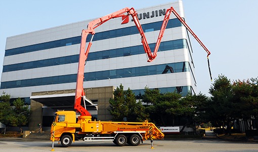 펌프카, 전진건설로봇