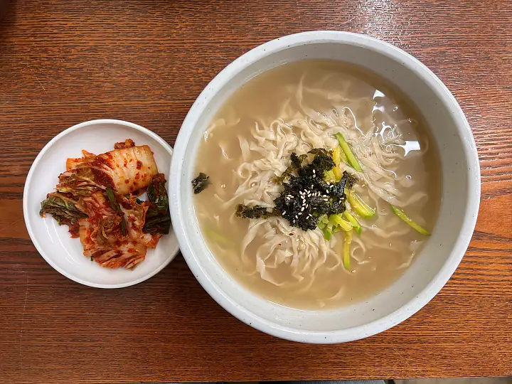 백반기행 177회 윤소이 편 손칼국수 칼국수 콩가루 옥수수가루 면발 합천 맛집 소개