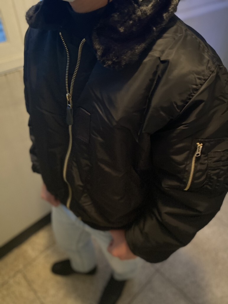 데일리 룩(오뭘입)_알파인더스트리 B-15 항공자켓 블랙 바스틱 목폴라 티셔츠 86로드 청바지 연청 커스텀메이드 소가죽 스퀘어토 지퍼 첼시 부츠 OOTD