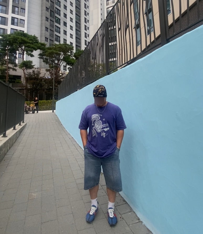 데일리룩('26. 9. 19.)맥우드건 마굿간 옐로우페인팅 비니, 스탠다드에러 피그먼트 티셔츠, 디미트리블랙 버뮤다 데님팬츠, 나이키 삭스, 나이키 문레이서, 케이엔드 터키석팔찌
