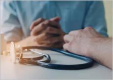 전립선 건강에 대해 이야기를 나누고 있는 사람들 이미지