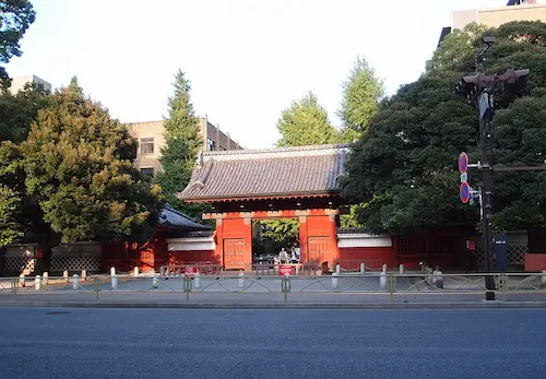 도쿄대의 붉은 교문 아카몬