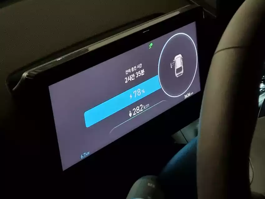 고전압 배터리 충전량을 70% 이상 유지시키는 것도 어느 정도 도움이 될 겁니다.