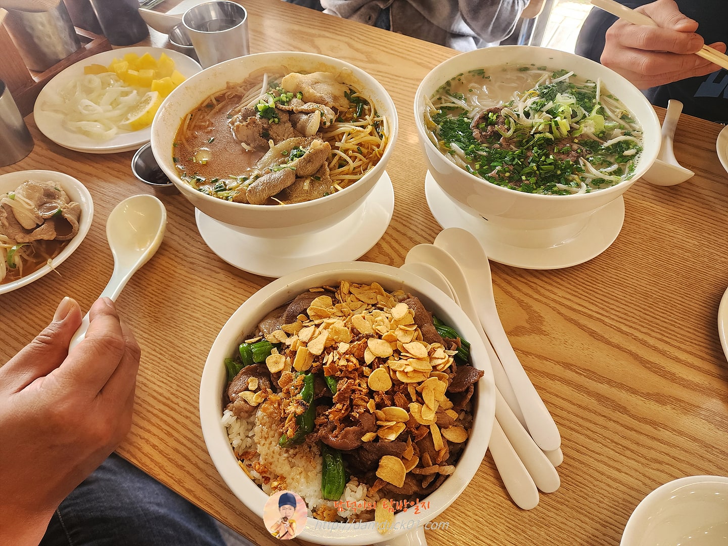 소고기 쌀국수, 매운 쌀국수, 미트 힐 라이스