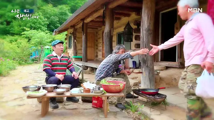 나는 자연인이다 곤드레밥, 부추전, 텃밭 아스파라거스 미나리 삼겹살, 1200평 땅을 나눠 산골 생활, 이웃집 두 남자 자연인 권영팔, 김진식 소개 및 이승윤 출연 558회 다시보기