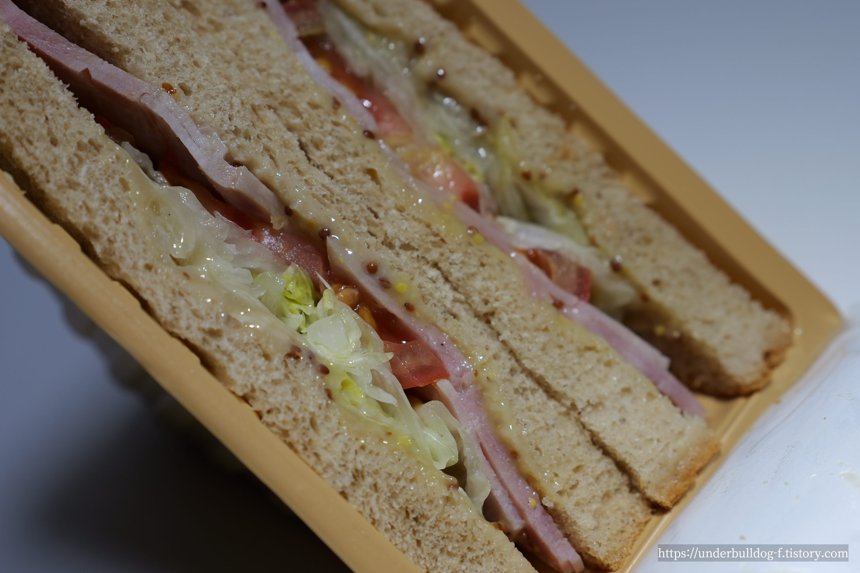 가볍게 먹으려 샀는데 생각보다 든든했던 CU 샌드위치