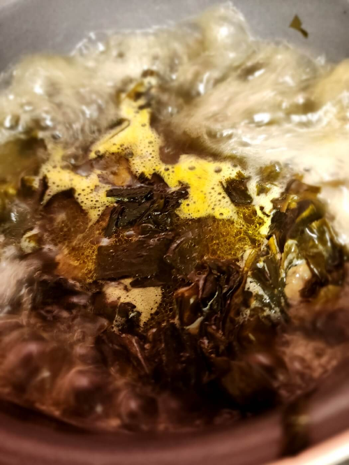 팔팔-끓고있는-미역국-이미지