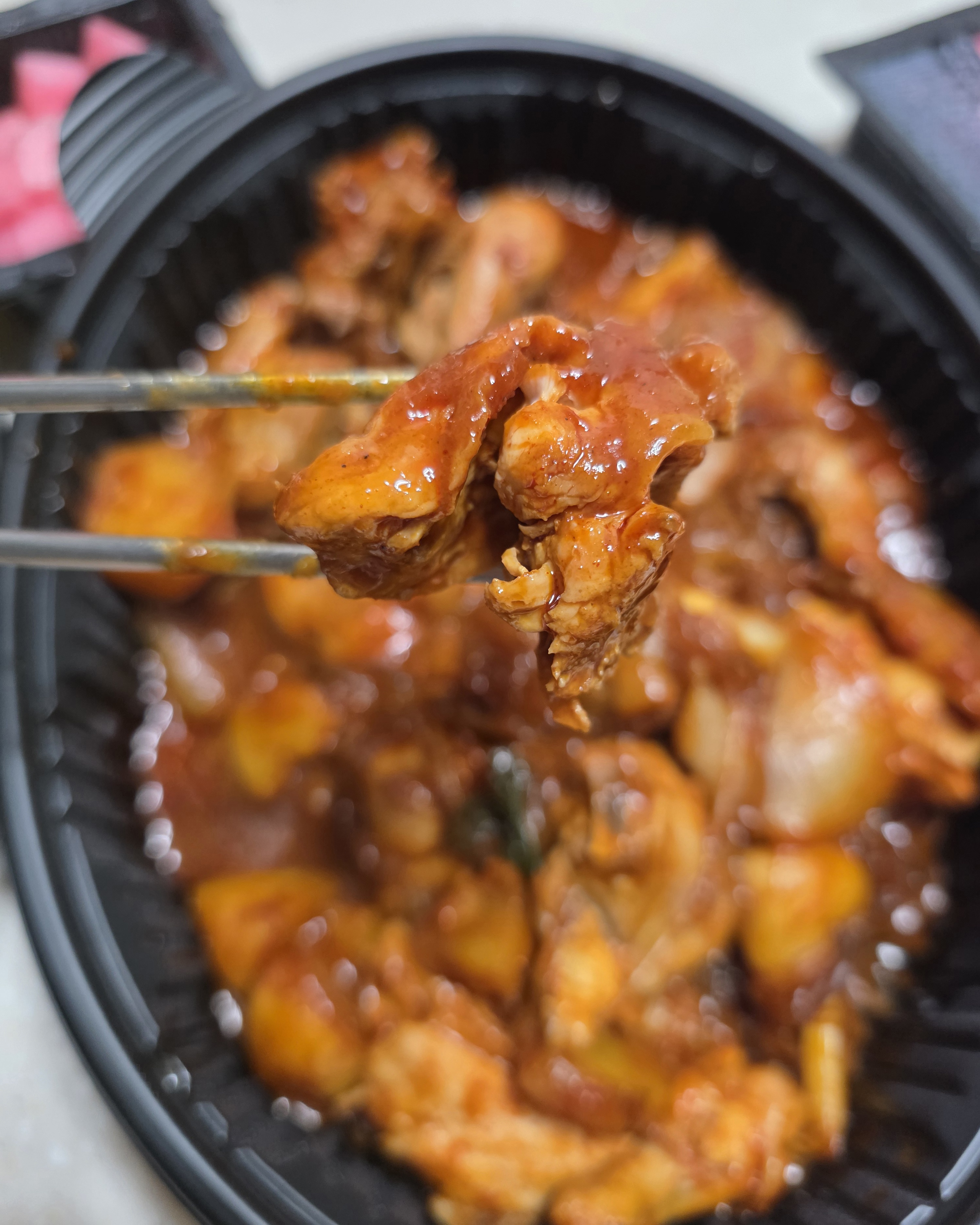 두찜 빨간찜닭 뼈 닭고기 속살