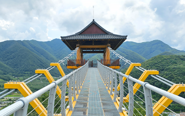 봉명산 출렁다리