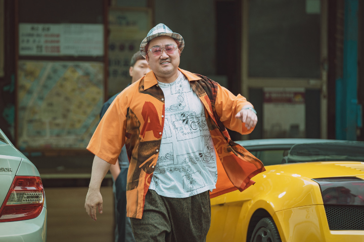 선글라스를낀마동석