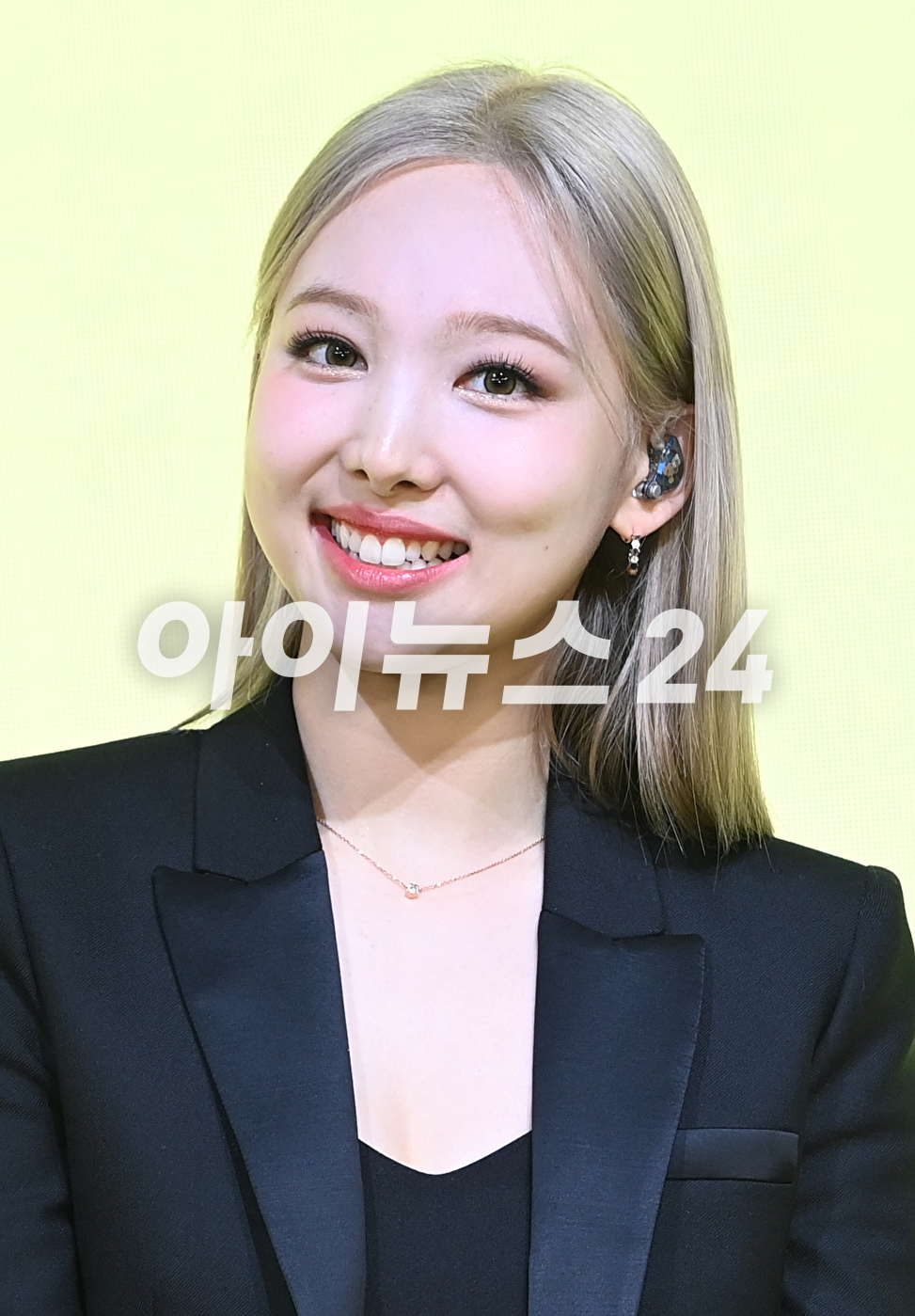 트와이스 나연이 24일 오전 서울 여의도 페어몬트호텔에서 진행된 첫 솔로 앨범 '아이엠 나연(IM NAYEON)' 쇼케이스에 참석하고 있다. [사진=정소희 기자]