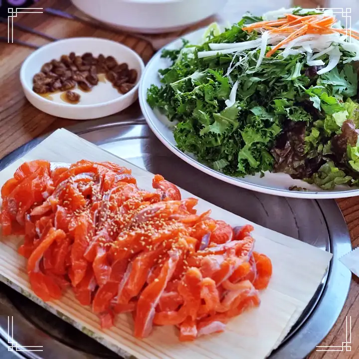 청정 자연 용천수로 키워낸 송어 이 맛에 살지 송어회 송어튀김 매운탕 문경 맛집 추천