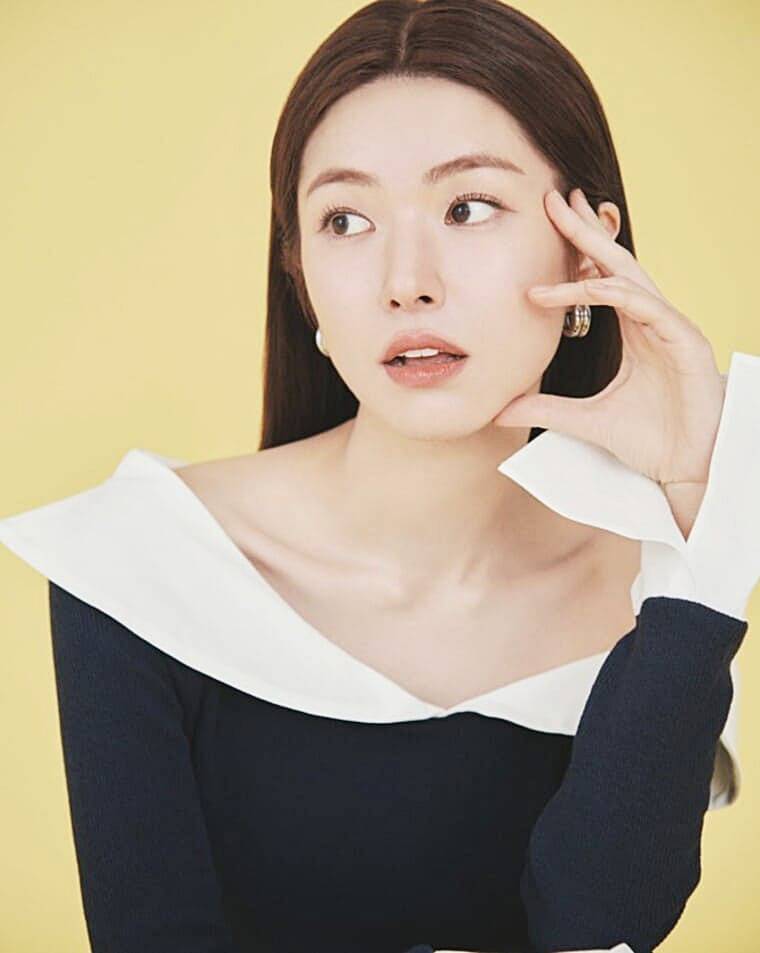 배우-하영