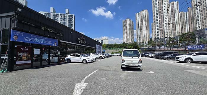 별미지교 외관전경 및 넓은 주차장