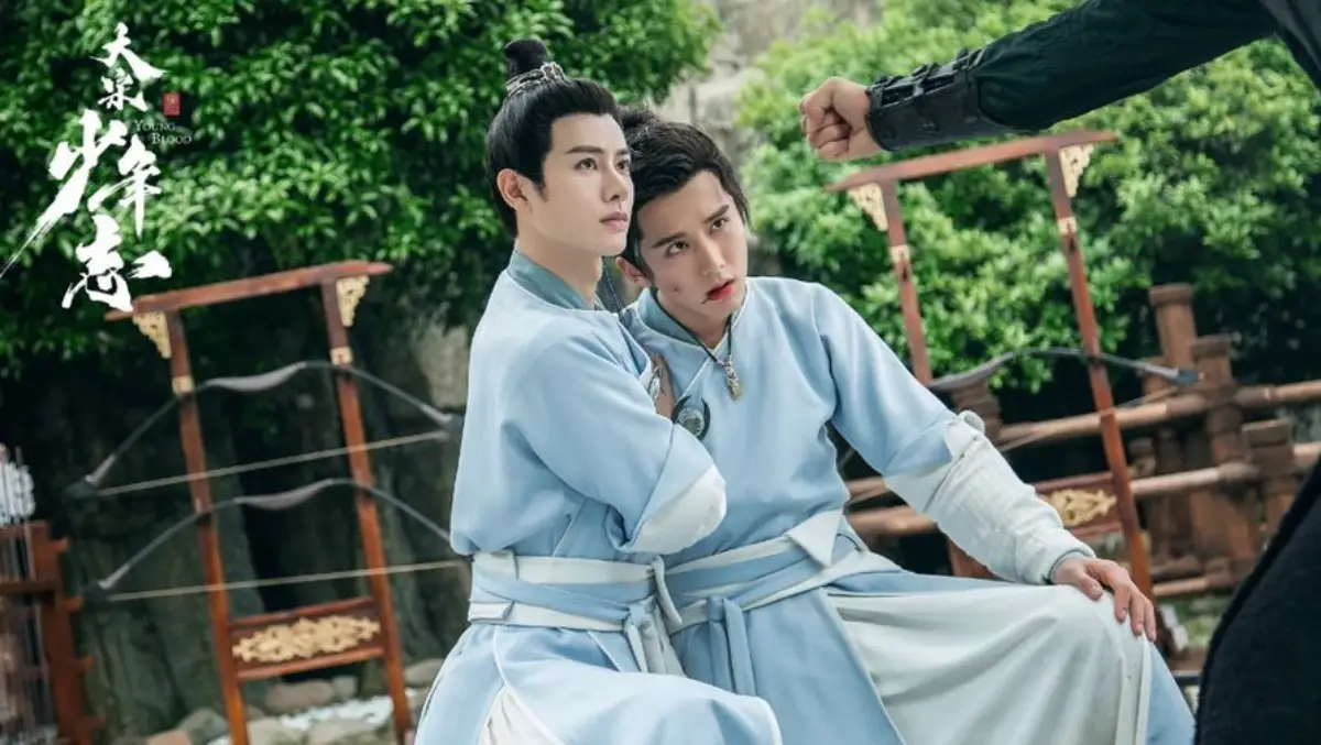 대송소년지-피흘리는-장신성-부축하는-왕우석-모습