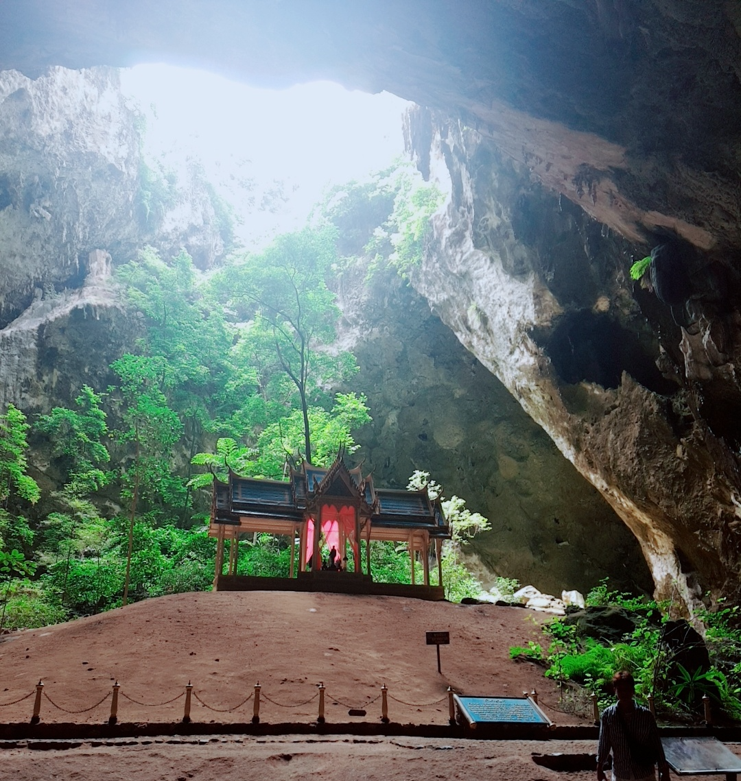 프라야 나콘 동굴 전경 모습