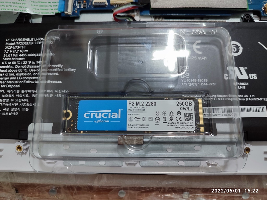 업그레이드할 SSD 준비 중