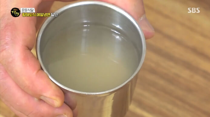 냉면-뜨거운-육수