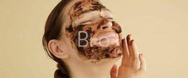 여성이 팩하는 모습 1