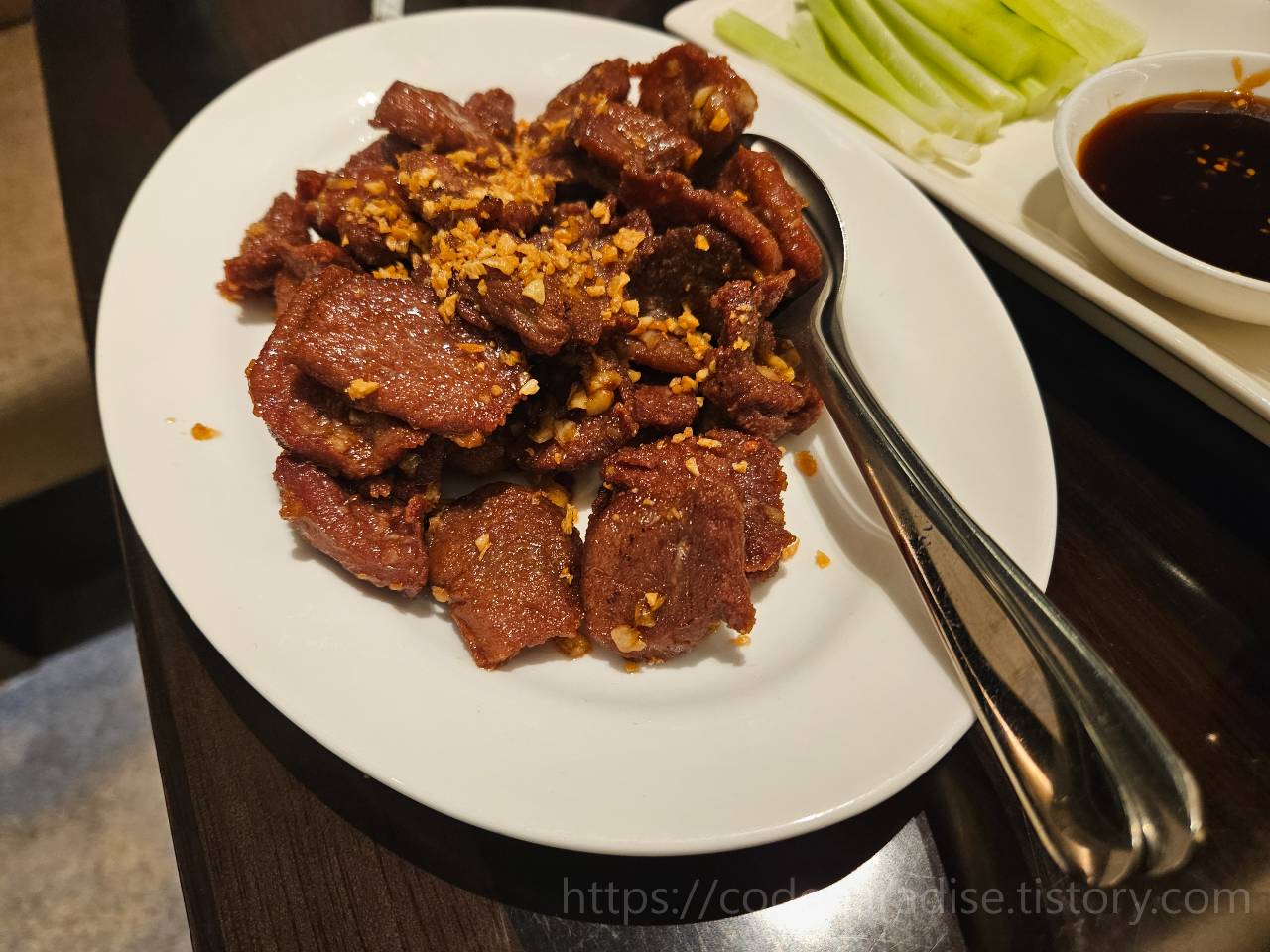 ํธํ
์ฌ์ง