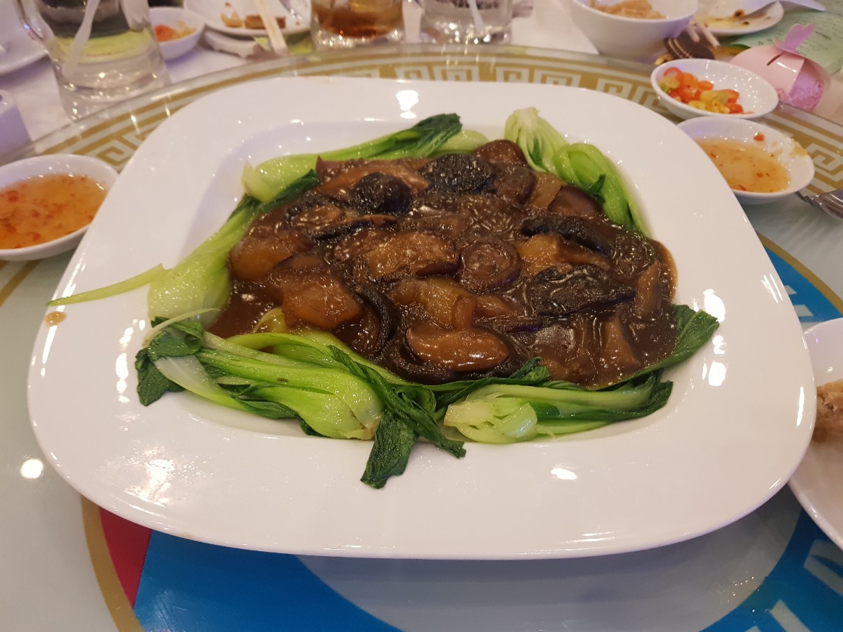 결혼식이 있던 호치민 11군의 Thuy Ta Dam Sen Restaurant - 해삼 & 표고버섯 볶음