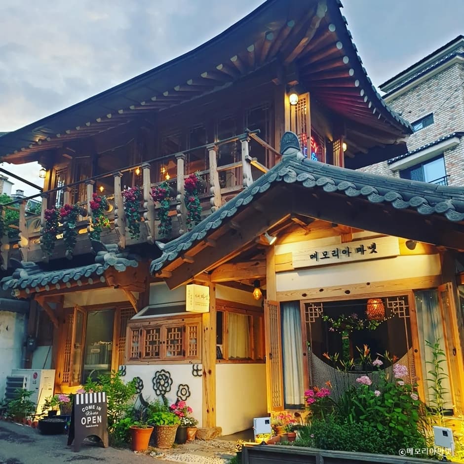 [서울 근교 여행]수원화성 카페·맛집 추천｜성곽길 산책 후 들르기 좋은 곳