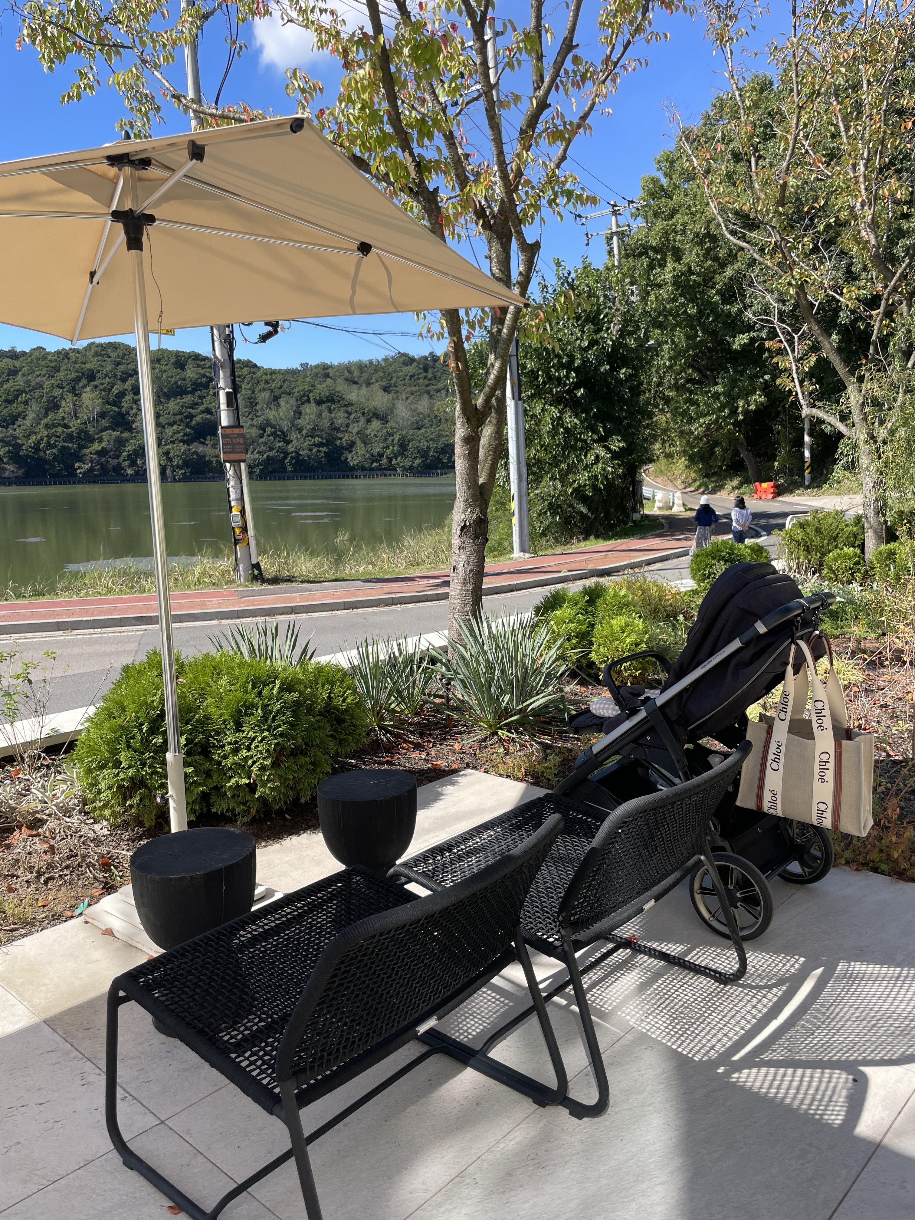 파주 공릉저수지 대형카페 모쿠슈라 프렌치카페