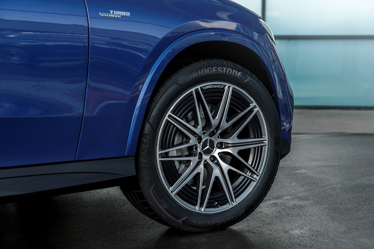 2024 메르세데스-AMG GLC 프론트 사이드 휠 사진