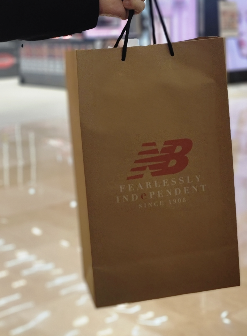 뉴발란스 2002r 구매 쇼핑백