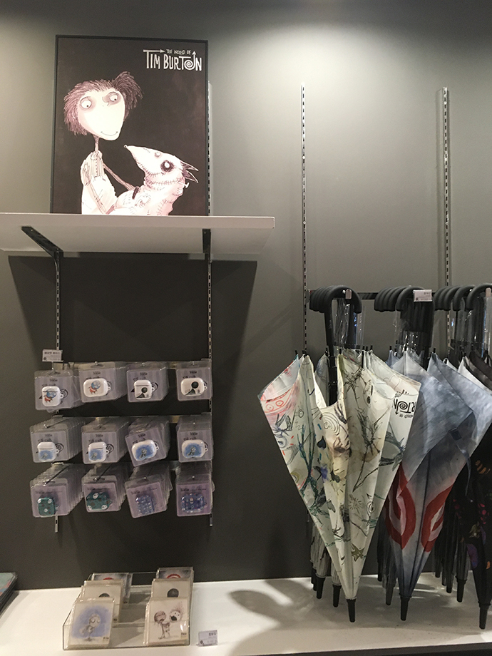 팀버튼-특별전-아트샵5