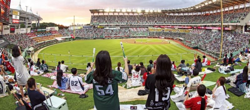 2025-professional-baseball-schedule-real-time-automatic-updates