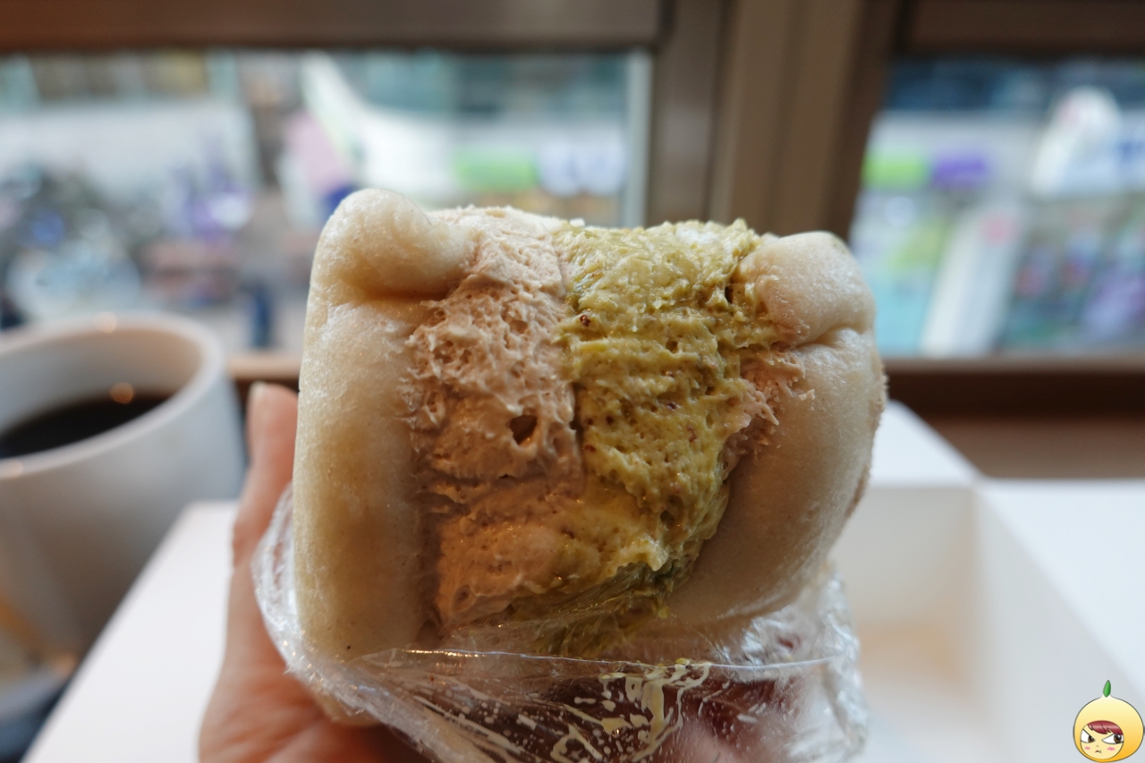 피스타치오라떼 샌ㄷ베이글 측면