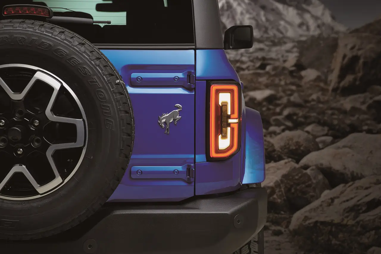 포드 브롱코 차량 이미지 라이트