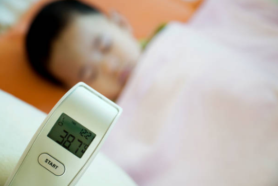 일단 열이 난다면, 원인을 해결해야 합니다. 해열제로 열을 내리더라도 정확한 원인 해결은 해야됩니다.