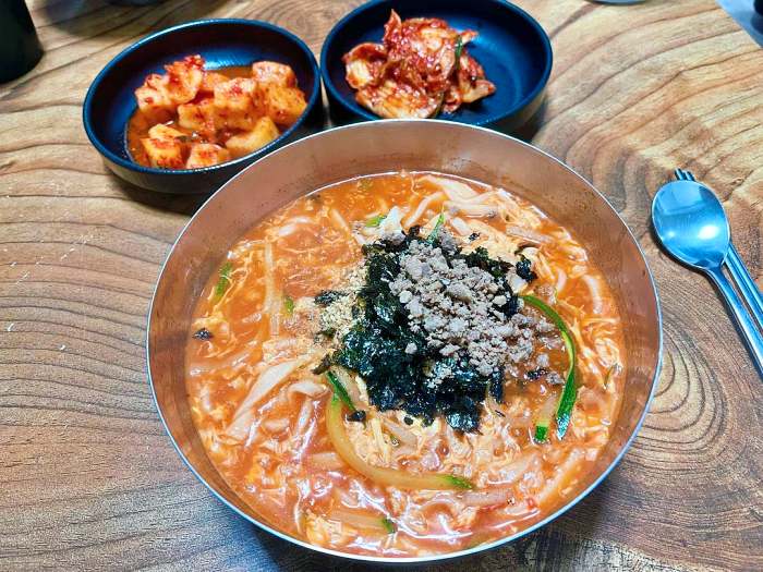 김창옥 전참시 윤두준 줄서는 칼국수집 장칼국수 강릉 맛집