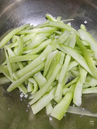 노각무침 레시피 맛있게 만드는 방법_11