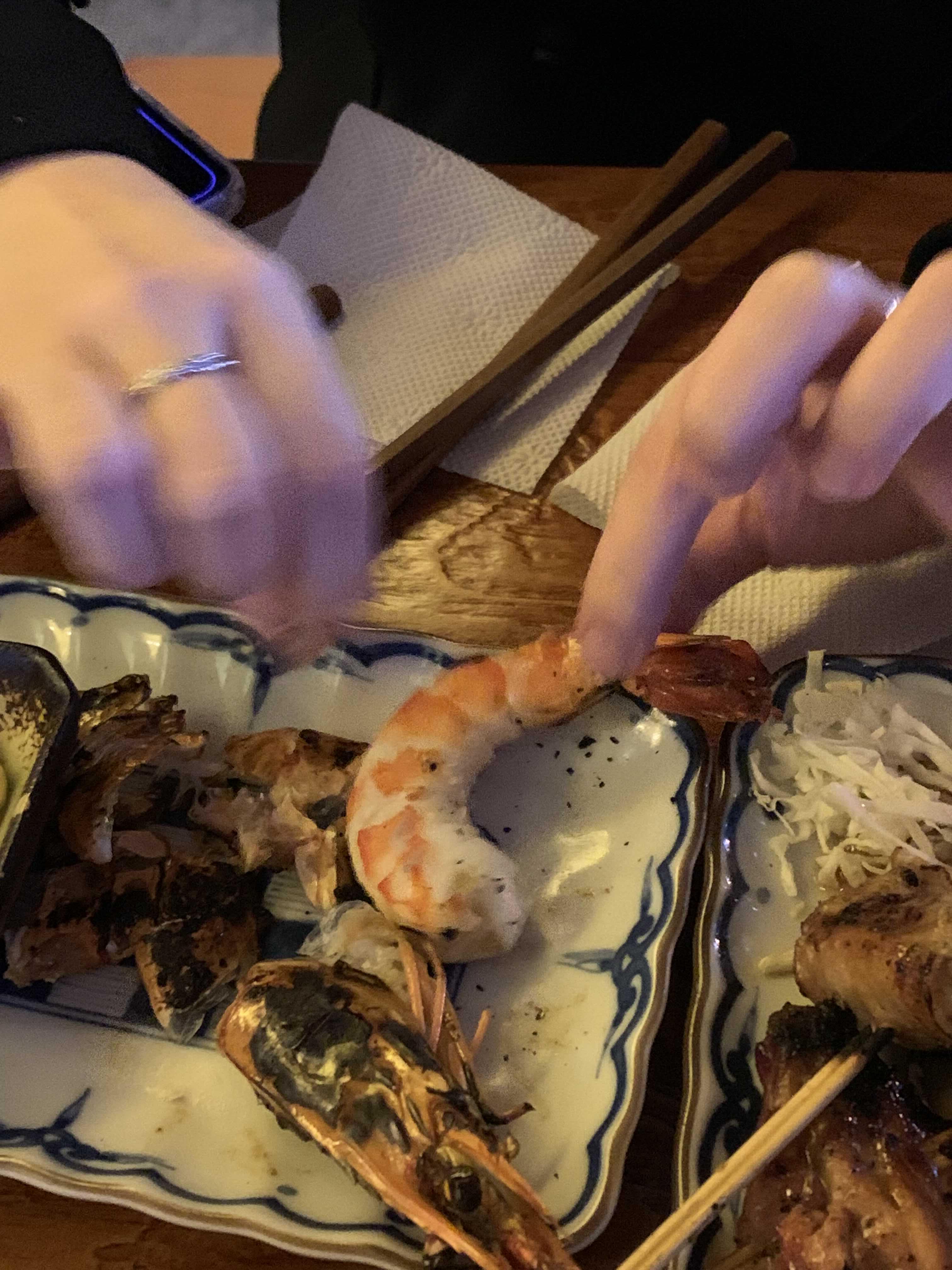 대림국수 왕새우꼬치 먹는법