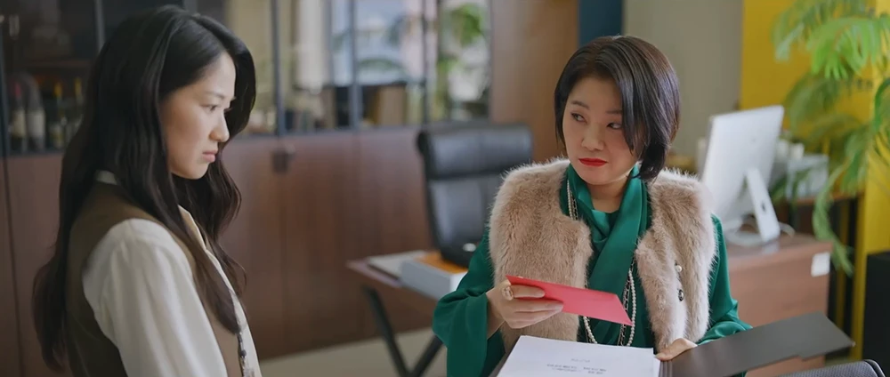 봉투를-발견하고-솔이가-쓴-편지로-오해해서-좋아하는-영화사-대표