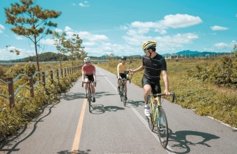 자전거 타는 모습