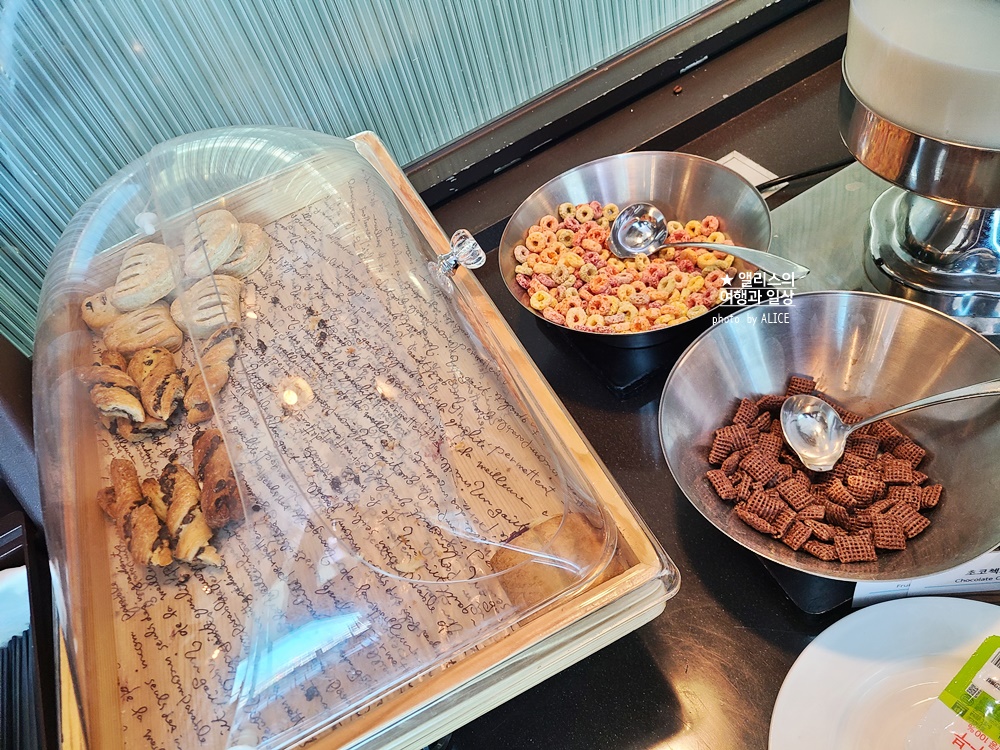 김해공항 국제선 스카이허브 라운지 메뉴 입장조건 운영시간 후기