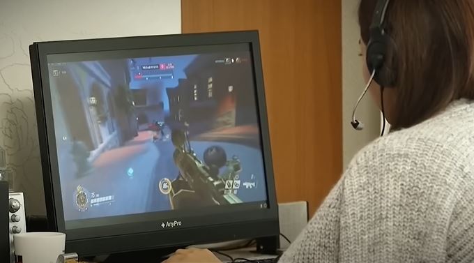 오버워치하는 설인아