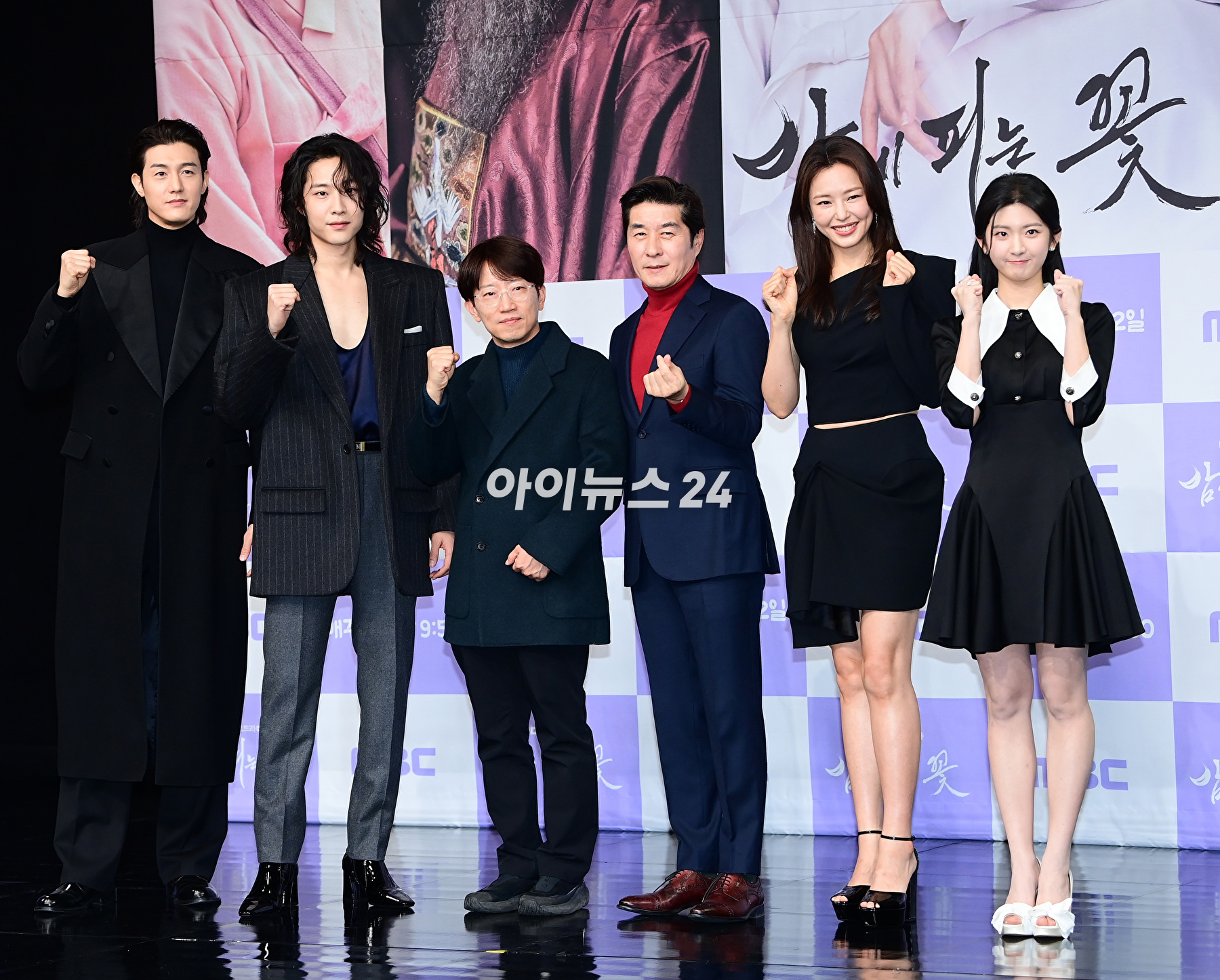 (왼쪽부터)이기우-이종원-장태유 PD-김상중-이하늬-박세현이 12일 오후 서울 마포구 상암동 MBC 골든마우스홀에서 열린 MBC 새 금토드라마 '밤에 피는 꽃' 제작발표회에 참석하고 있다. [사진=정소희 기자]