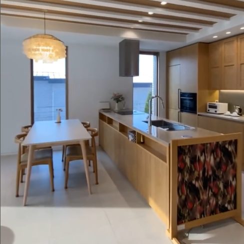 디자인이 깔끔하게 되어 있어 이쁘면서 활용의 공간이 넉넉하다