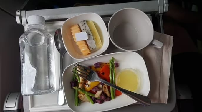 여행의 계절...기장이 알려주는 비행기 내에서의 예의 Pilot reveals whether you should REALLY switch seats on a plane if ask...
