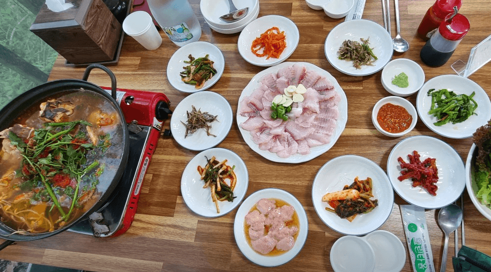 [6시 내고향] 인천 옹진 대청도 홍어 맛집 솔밭나루터펜션식당&amp;#44; 꽃게탕 맛집 해산물 택배 돼지가든
