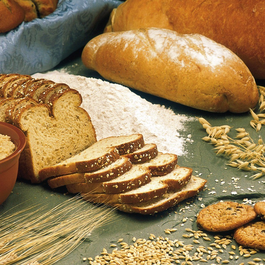 티아민(Tiamine, Vitamin B1)소개 하기 위한 통밀과 통밀 만든 음식들 사진