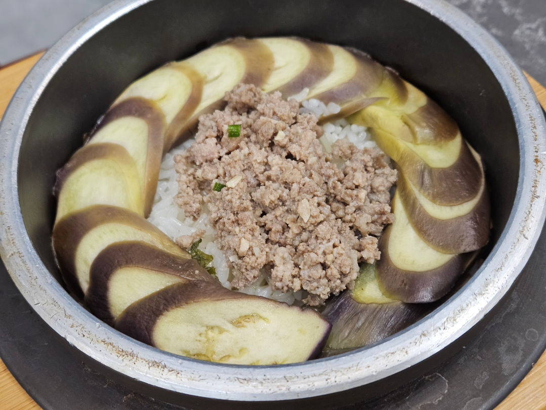 봉담재 한정식 가지 솥밥