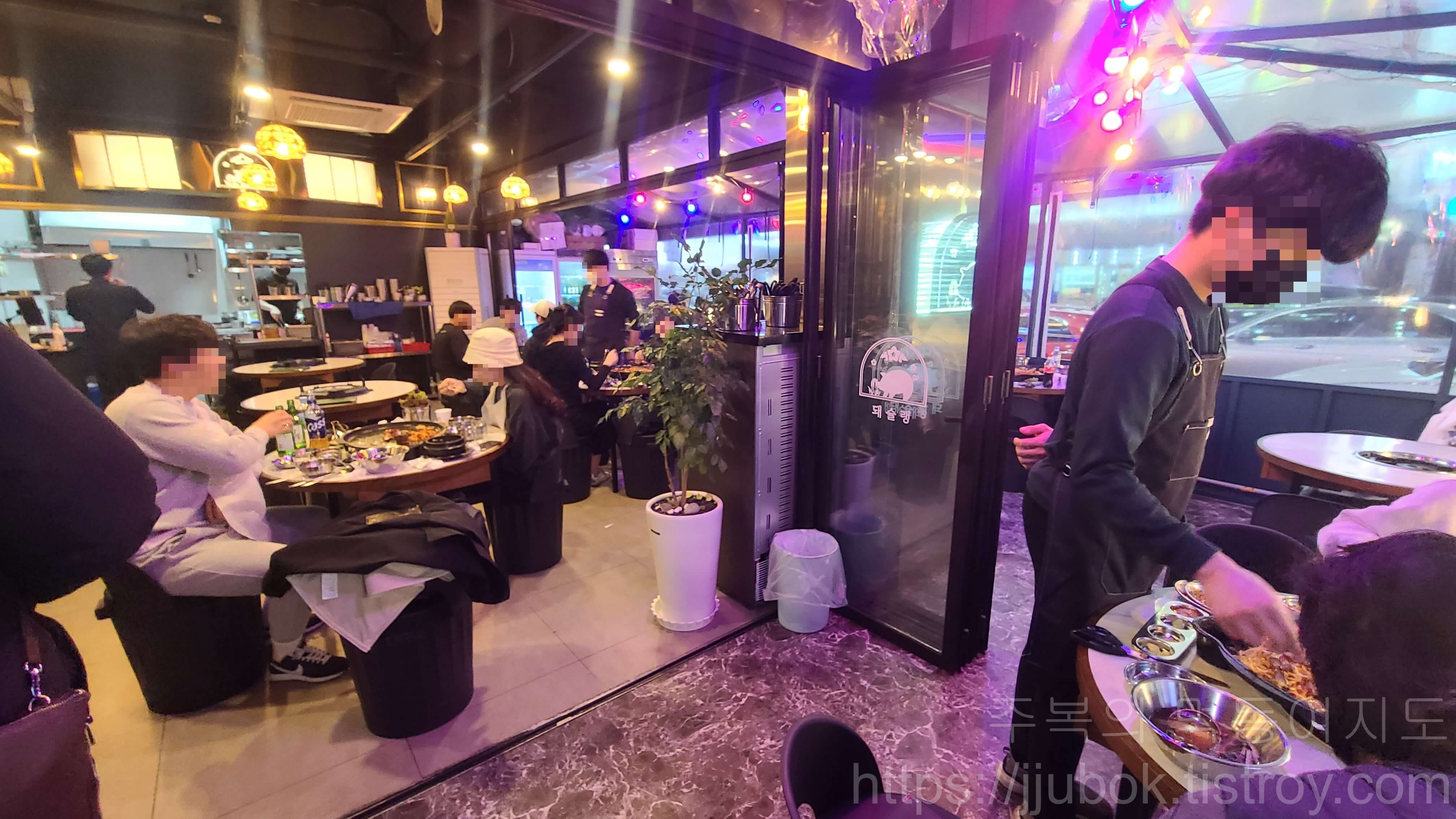 돼슐랭-삼산점-내부-분위기-2