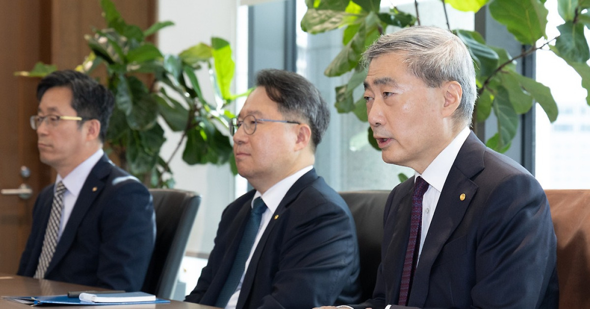 이형일 신현송 면담
